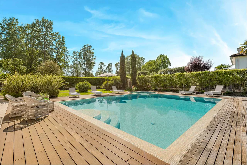 Luxury Villa with Pool Near the Sea — image 6