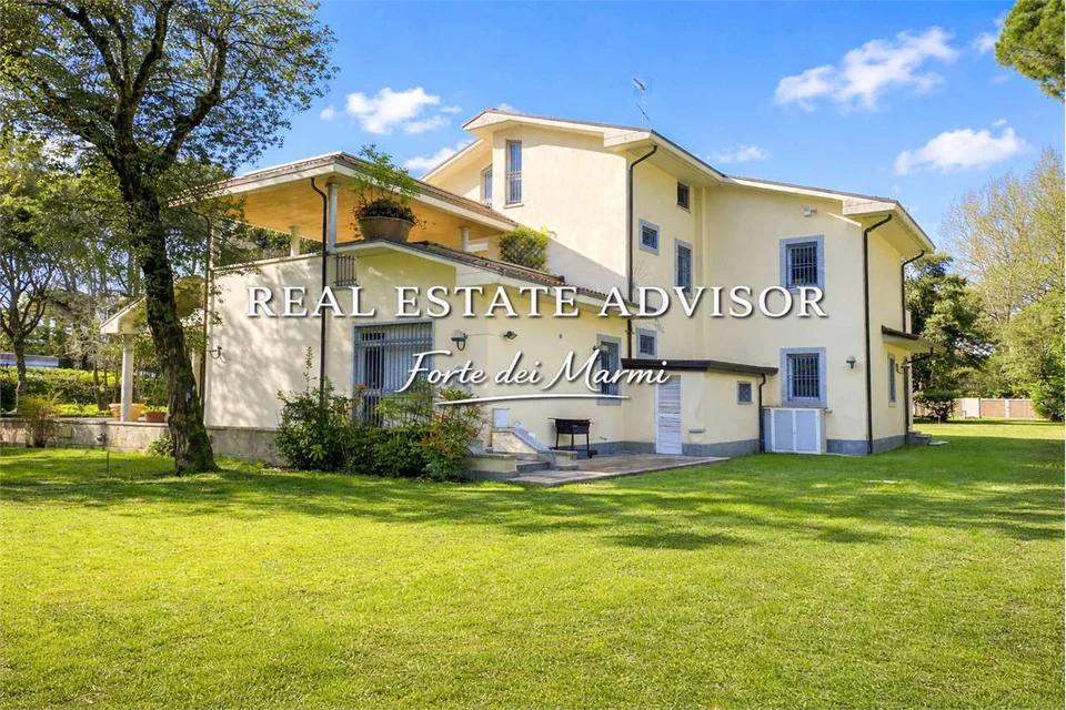 Detached Villa 350 m from the Sea – Poveromo — image 3
