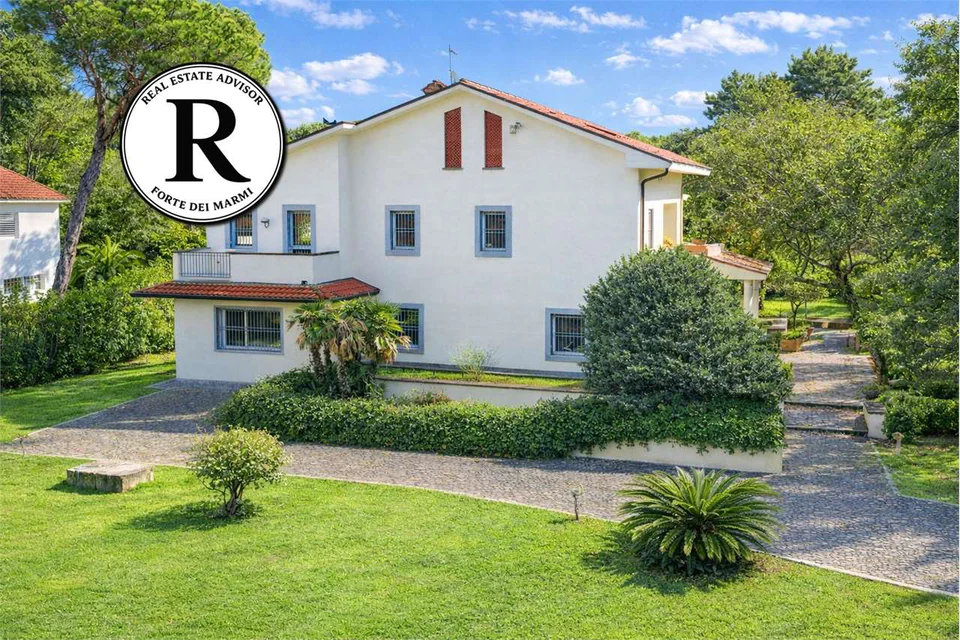 Detached Villa 350 m from the Sea – Poveromo — image 4