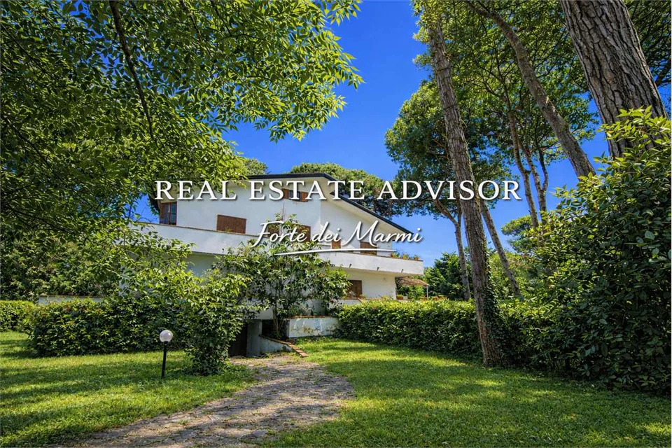 Vittoria Apuana, Forte dei Marmi — A Villa Among Centuries-Old Pines, Just 300 m from the Sea — image 8