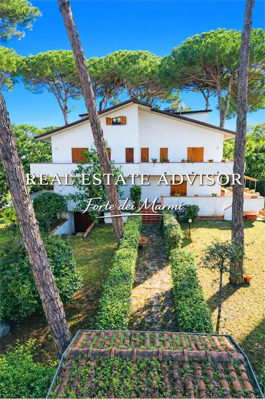 Vittoria Apuana, Forte dei Marmi — A Villa Among Centuries-Old Pines, Just 300 m from the Sea — image 10