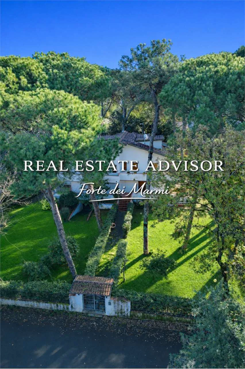 Vittoria Apuana, Forte dei Marmi — A Villa Among Centuries-Old Pines, Just 300 m from the Sea — image 11