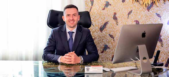 Sergey Bashkyrtsev nel suo ufficio a Forte dei Marmi