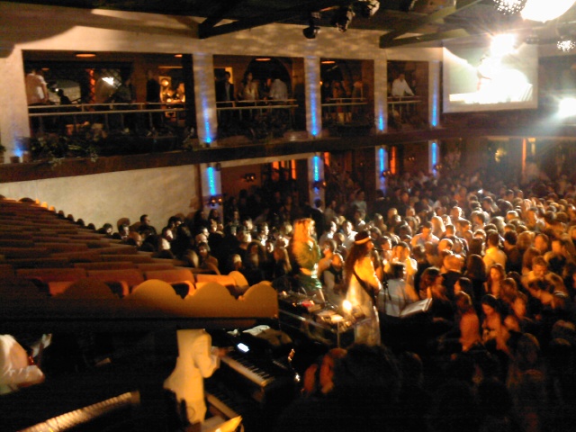 Piano and dance floor inside La Capannina di Franceschi in Forte dei Marmi in 2009