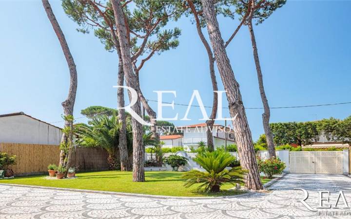 Villa for rent in Forte dei Marmi