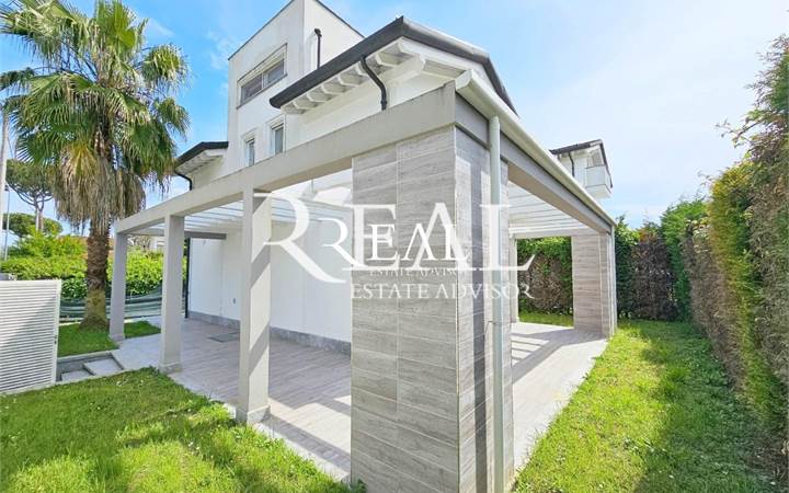 Villa in vendita a Montignoso