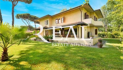 Elegant villa just steps from the sea