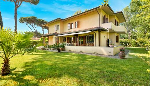 Elegante villa a pochi passi dal mare