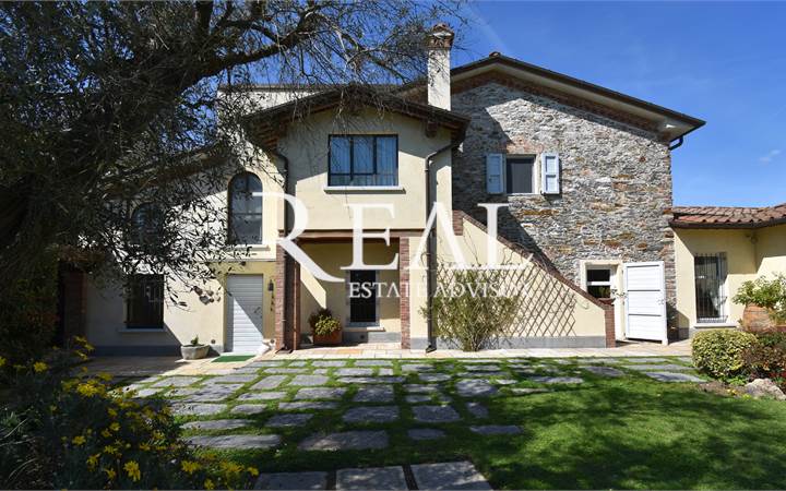 Вилла на продажу в Pietrasanta