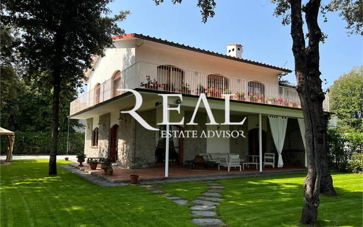 Charming Independent Villa with Private Garden