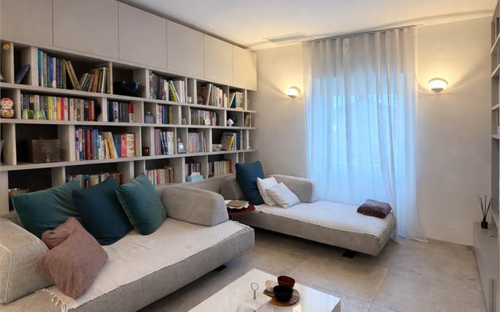 Элегантная часть виллы с отдельной dependance и частным садом — рядом с морем