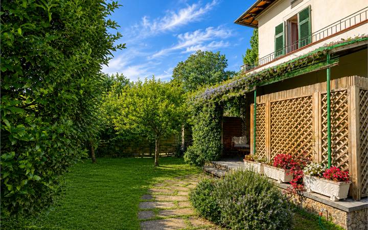 Semi-Detached Villa for Rent in Forte dei Marmi