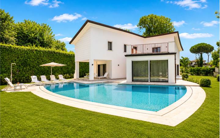 New Design Villa with Pool in Forte dei Marmi
