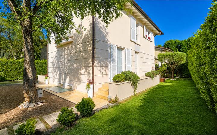 Pietrasanta – Modern Prestigious Villa Near Sea   